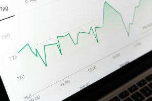 Статистична значущість без міфів: p-значення, ефект і невизначеність